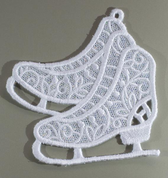 Christbaum Aufhänger - Schlittschuhe weiss mit Angelina